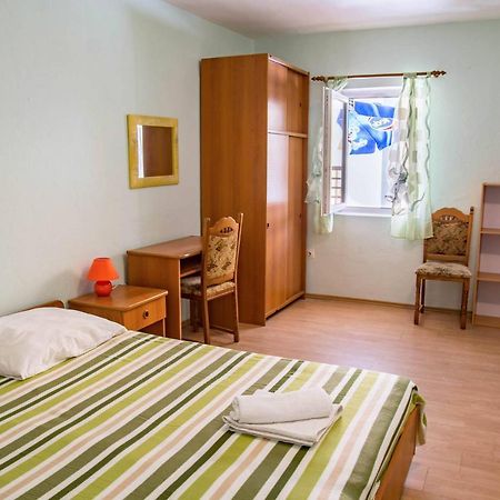 Bed And Breakfast Taverna Miskovic Паг Екстериор снимка