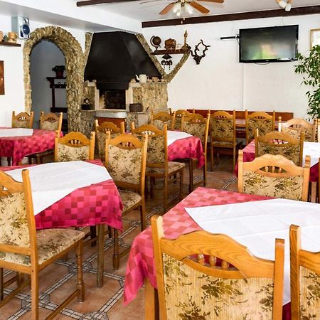 Bed And Breakfast Taverna Miskovic Паг Екстериор снимка
