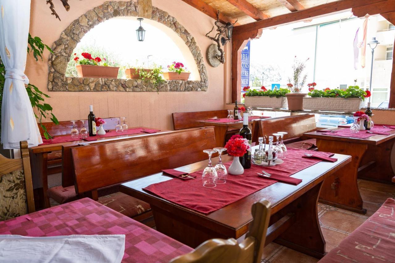 Bed And Breakfast Taverna Miskovic Паг Екстериор снимка