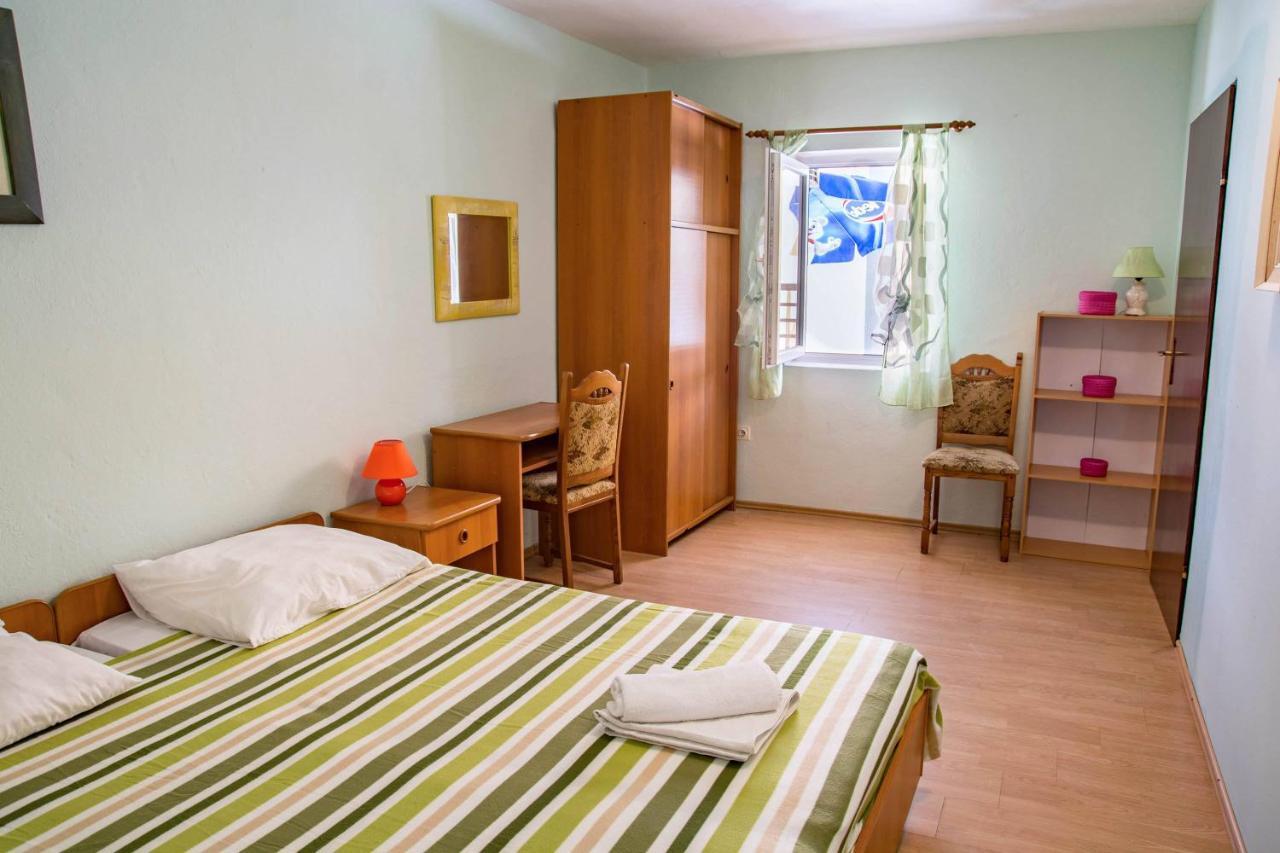 Bed And Breakfast Taverna Miskovic Паг Екстериор снимка