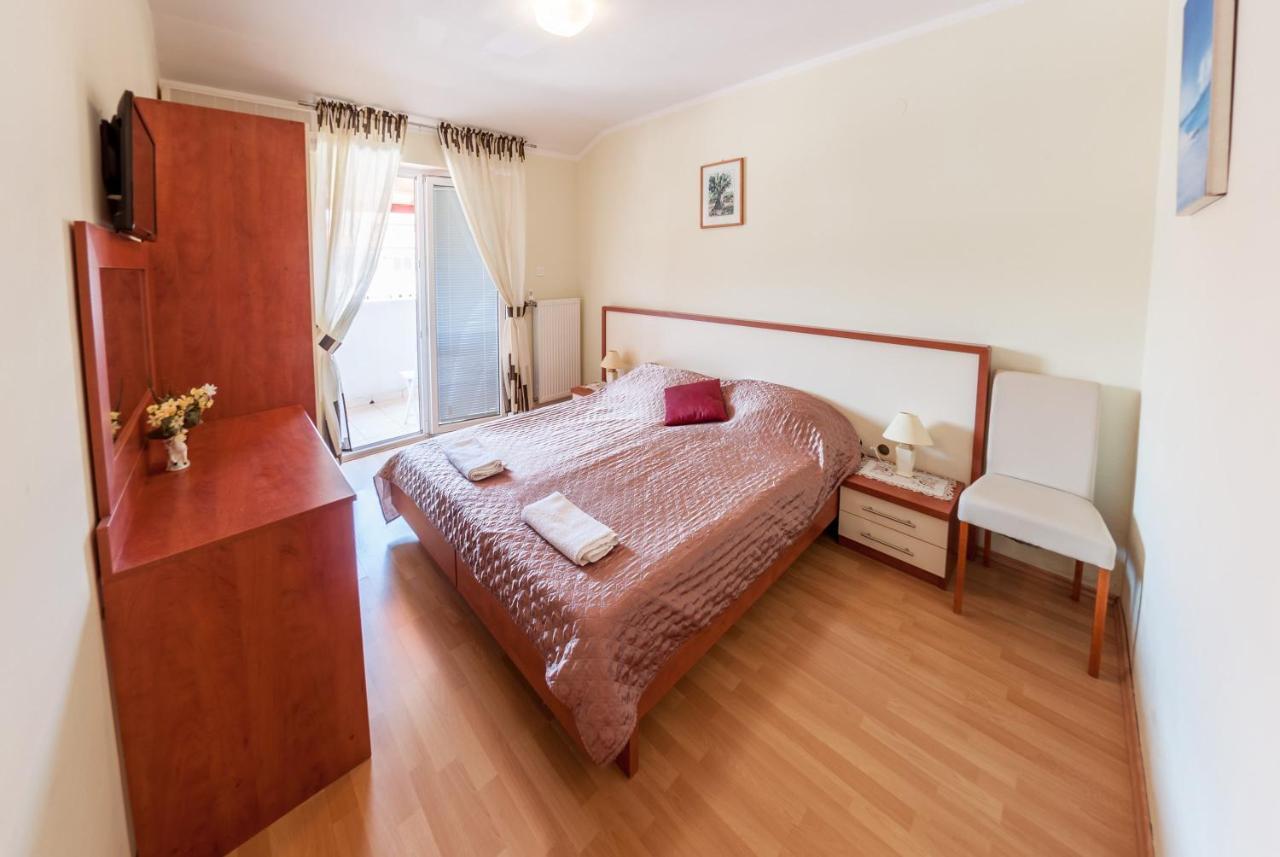 Bed And Breakfast Taverna Miskovic Паг Екстериор снимка