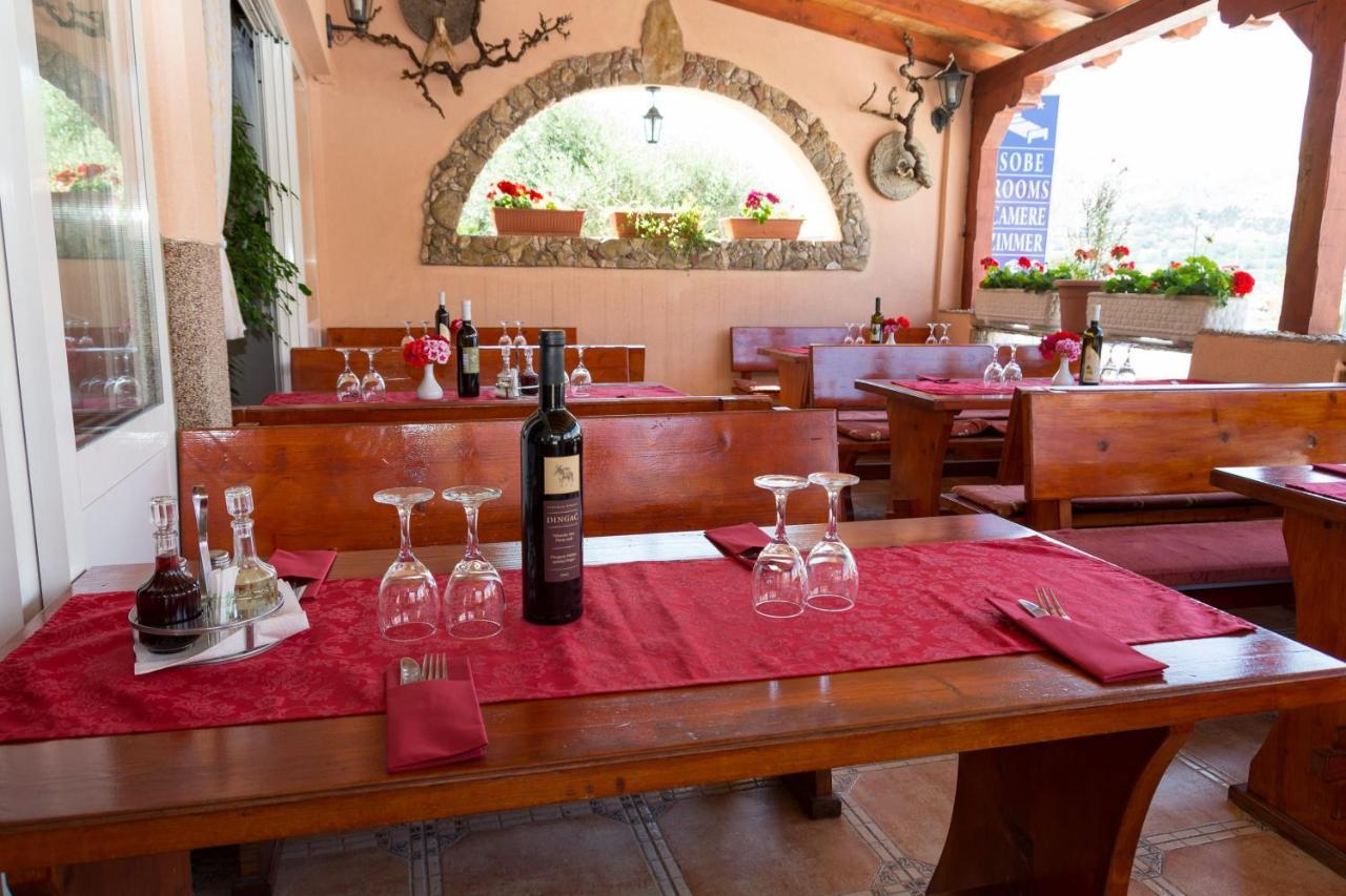 Bed And Breakfast Taverna Miskovic Паг Екстериор снимка