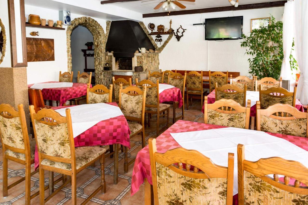 Bed And Breakfast Taverna Miskovic Паг Екстериор снимка
