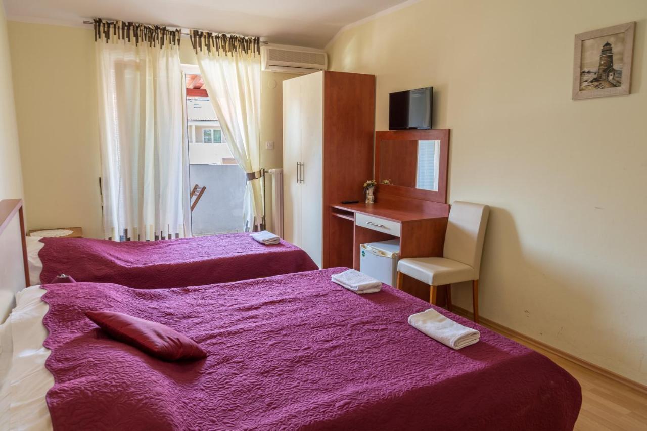 Bed And Breakfast Taverna Miskovic Паг Екстериор снимка